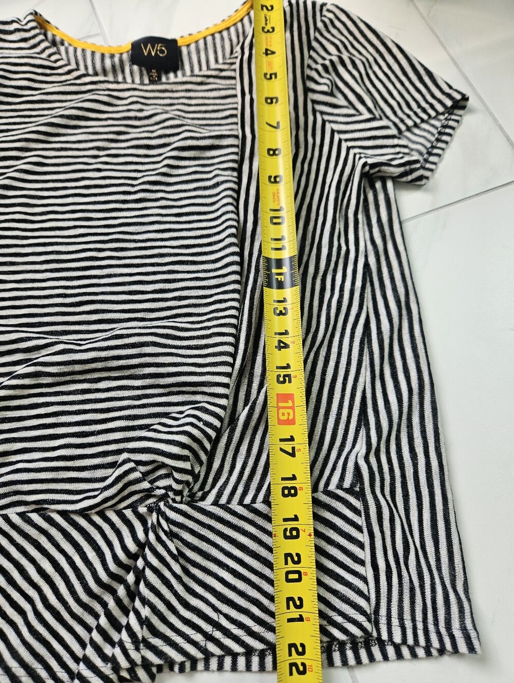 W5 Black & White Striped Knot-Front Short Sleeve Tee Size Medium - Picture 7 of 7